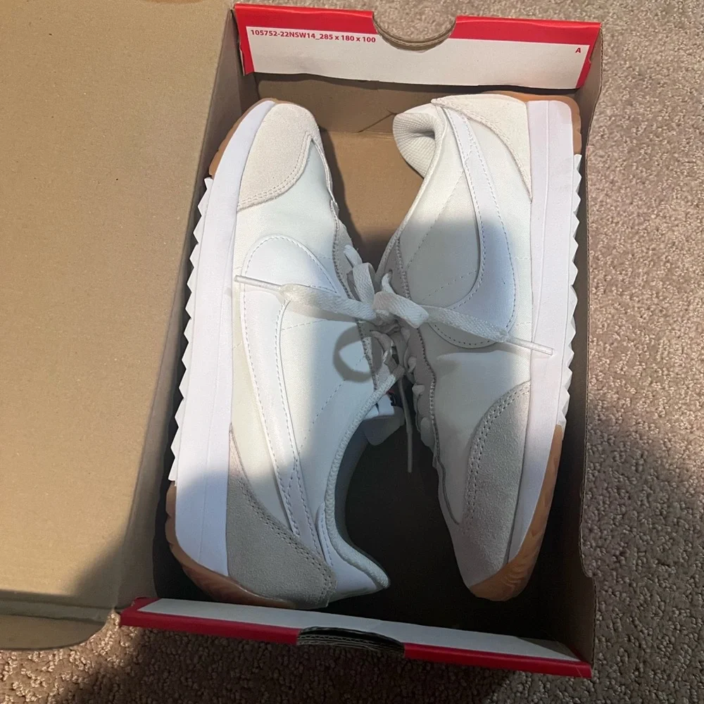 Nike Pacific woman’s White Sneakers in Box - Picture 2 of 13